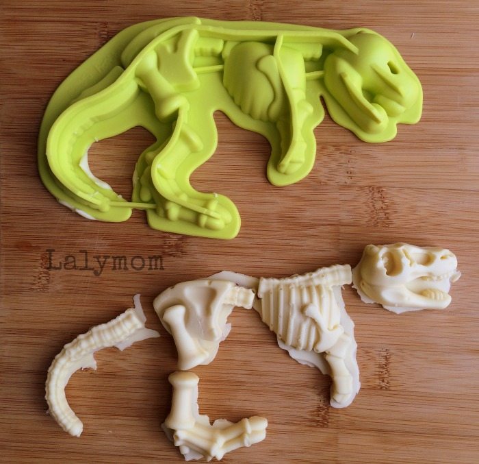 White chocolate dinosaur bones dessert for kids using silicon cand molds from Lalymom