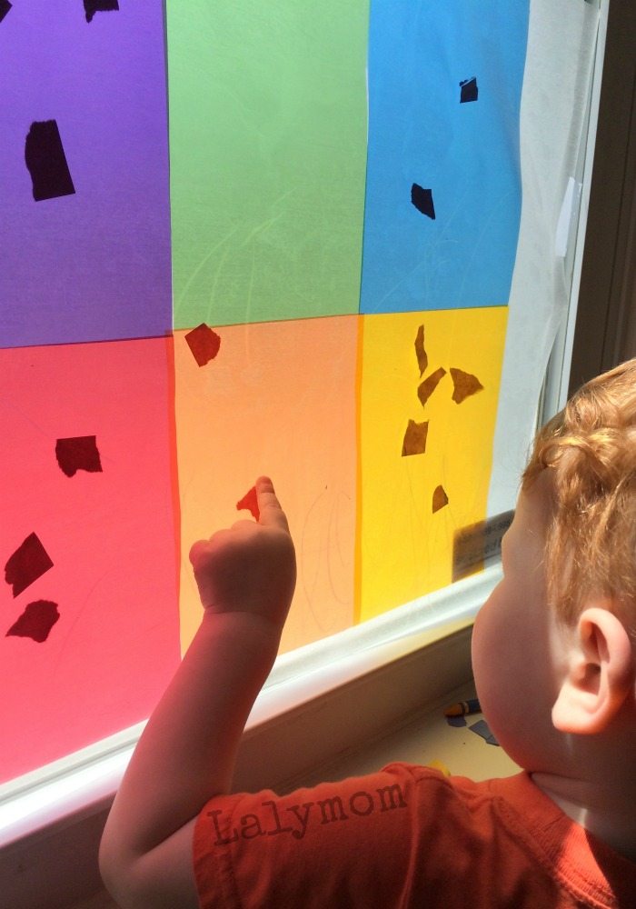 Simple Activity for Learning Colors for Toddlers on Lalymom.com. Great for color recognition, sorting and fine motor skills practice!