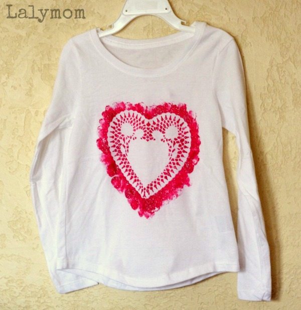 Doily Heart T-Shirt for Valentine's Day - Get quick tips and tricks to make your own!
